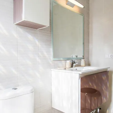 Wonderful Private In Golden Park Residence. Villa