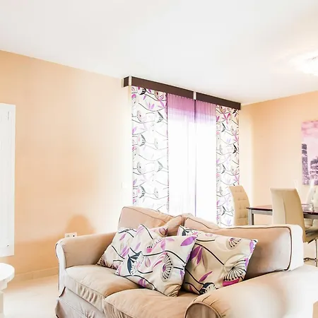 Wonderful Private In Golden Park Residence.