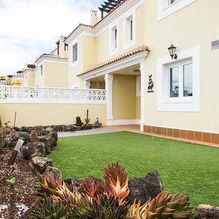 Villa Wonderful Private In Golden Park Residence.
