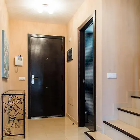 Wonderful Private In Golden Park Residence. Villa