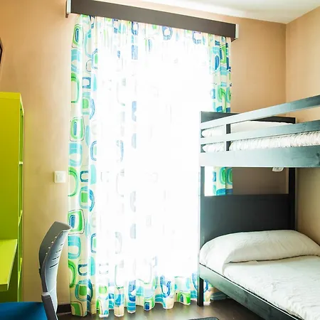 Wonderful Private In Golden Park Residence. *