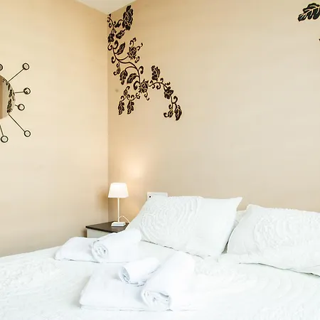 Wonderful Private In Golden Park Residence.