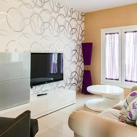 Villa Wonderful Private In Golden Park Residence.