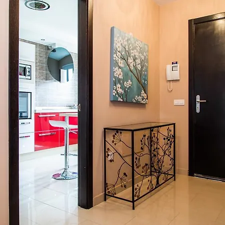 Wonderful Private In Golden Park Residence.